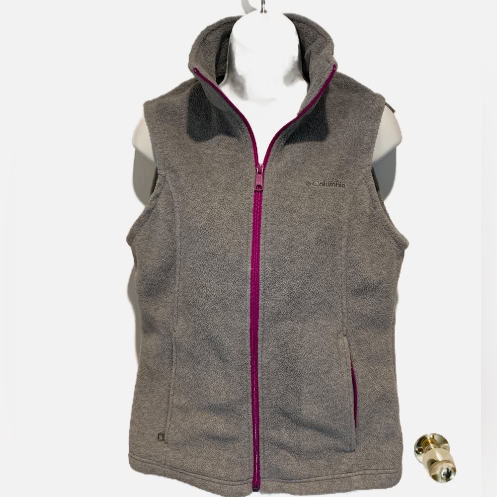 Columbia fleece vest.  Zipper front and zipper front pockets.  Size small.  Gray